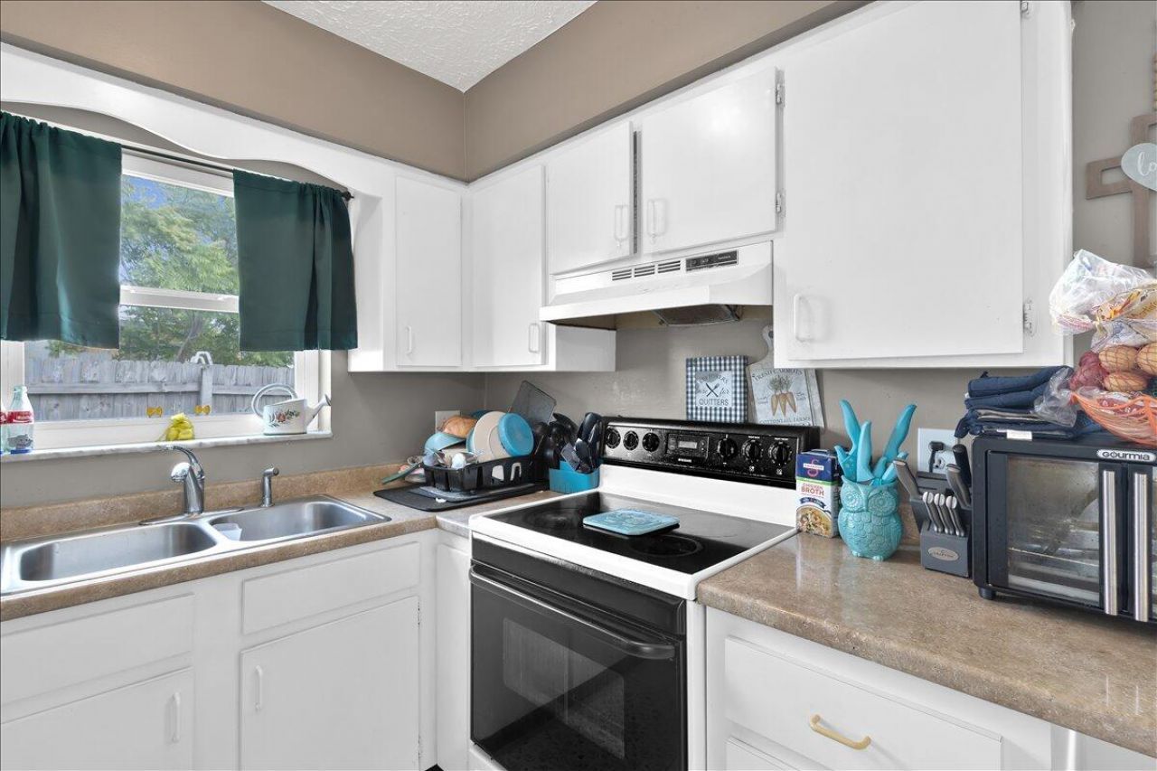956 SE Browning Avenue, Port Saint Lucie, FL 34983 Photo