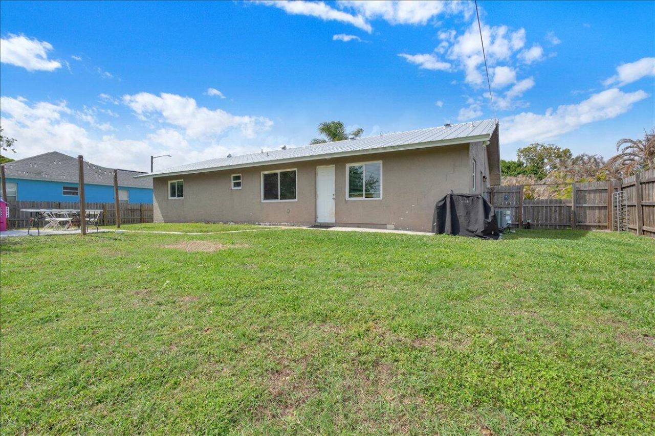 956 SE Browning Avenue, Port Saint Lucie, FL 34983 Photo