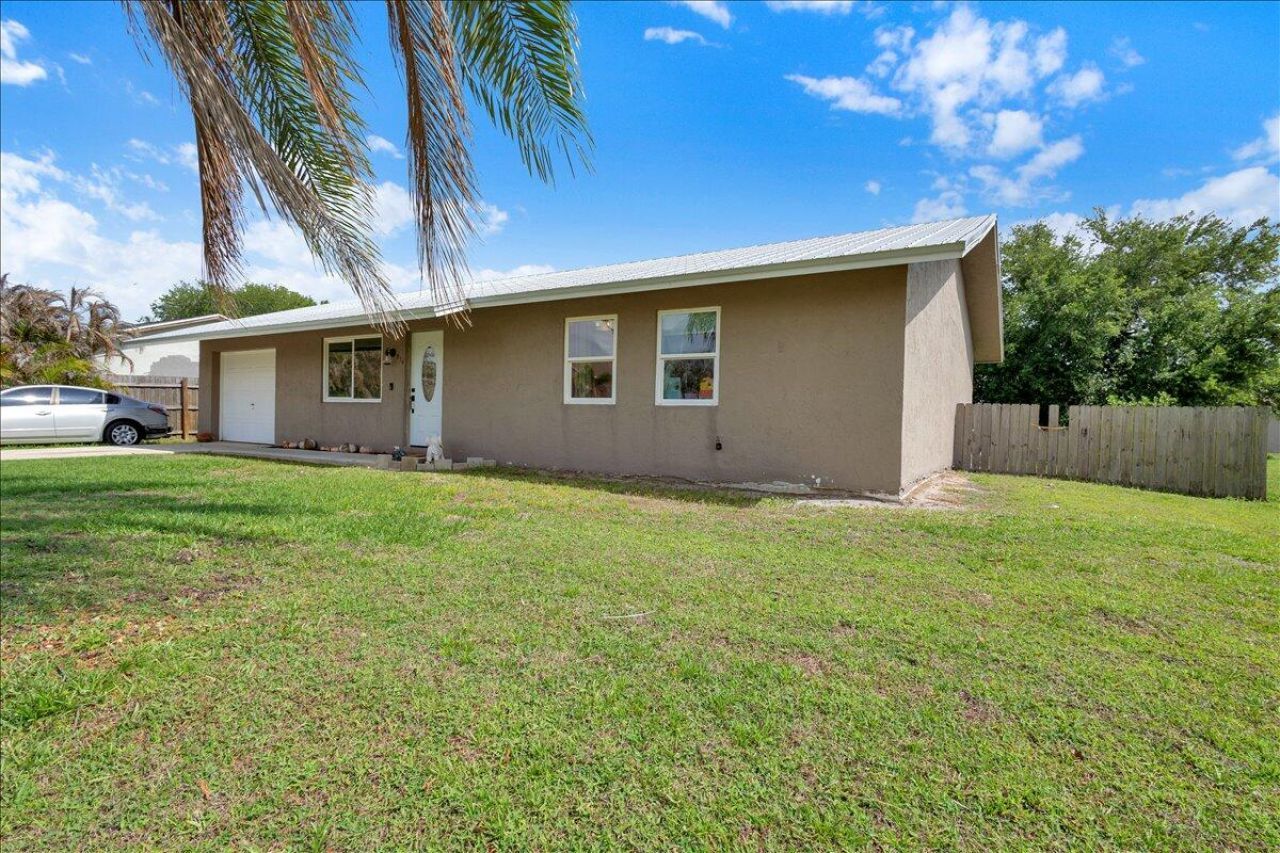 956 SE Browning Avenue, Port Saint Lucie, FL 34983 Photo