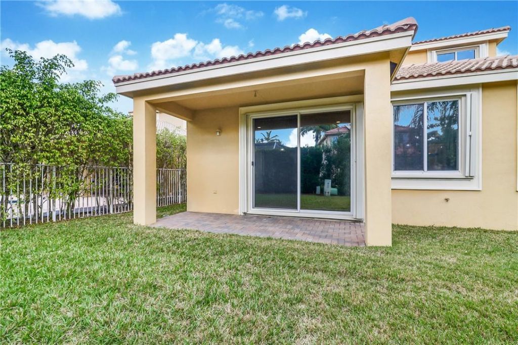 627 Conservation Drive, Weston, FL 33327 Photo