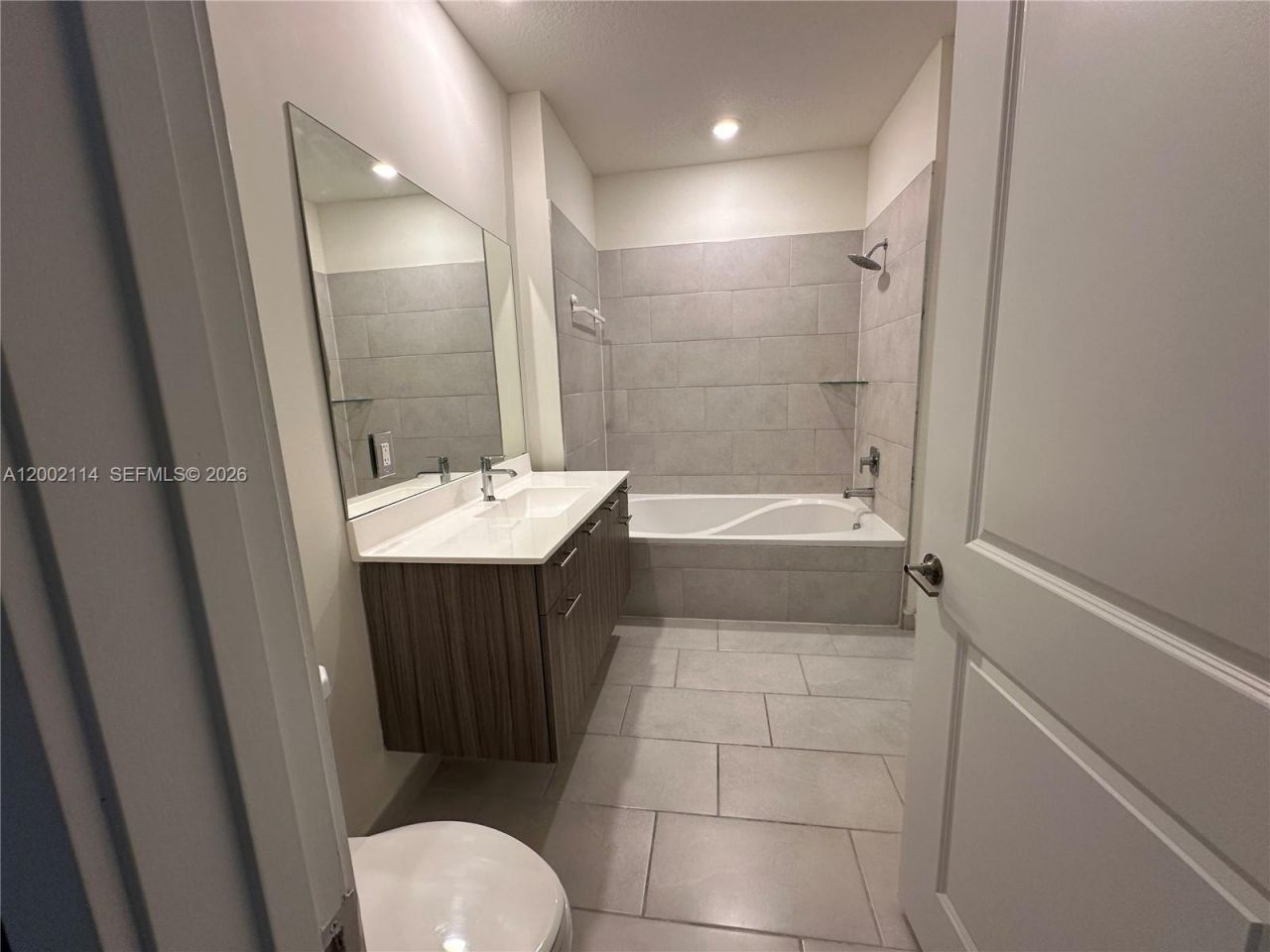 8265 NW 41st St, Unit C-204, Doral, FL 33166 Photo