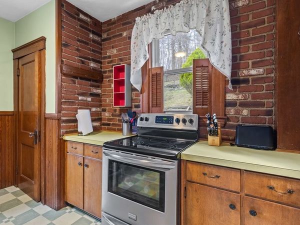 35 Chesterfield Rd, Worcester, MA 01602