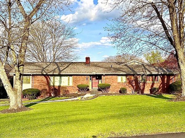 110 Whitehill Dr, New Castle, PA 16105