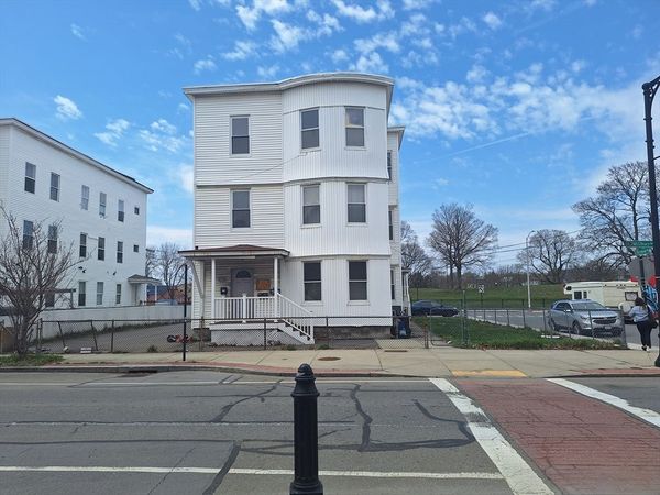 246 Millbury St, Worcester, MA 01610