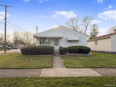 4710 Edgewood Street, Dearborn Heights, MI 48125