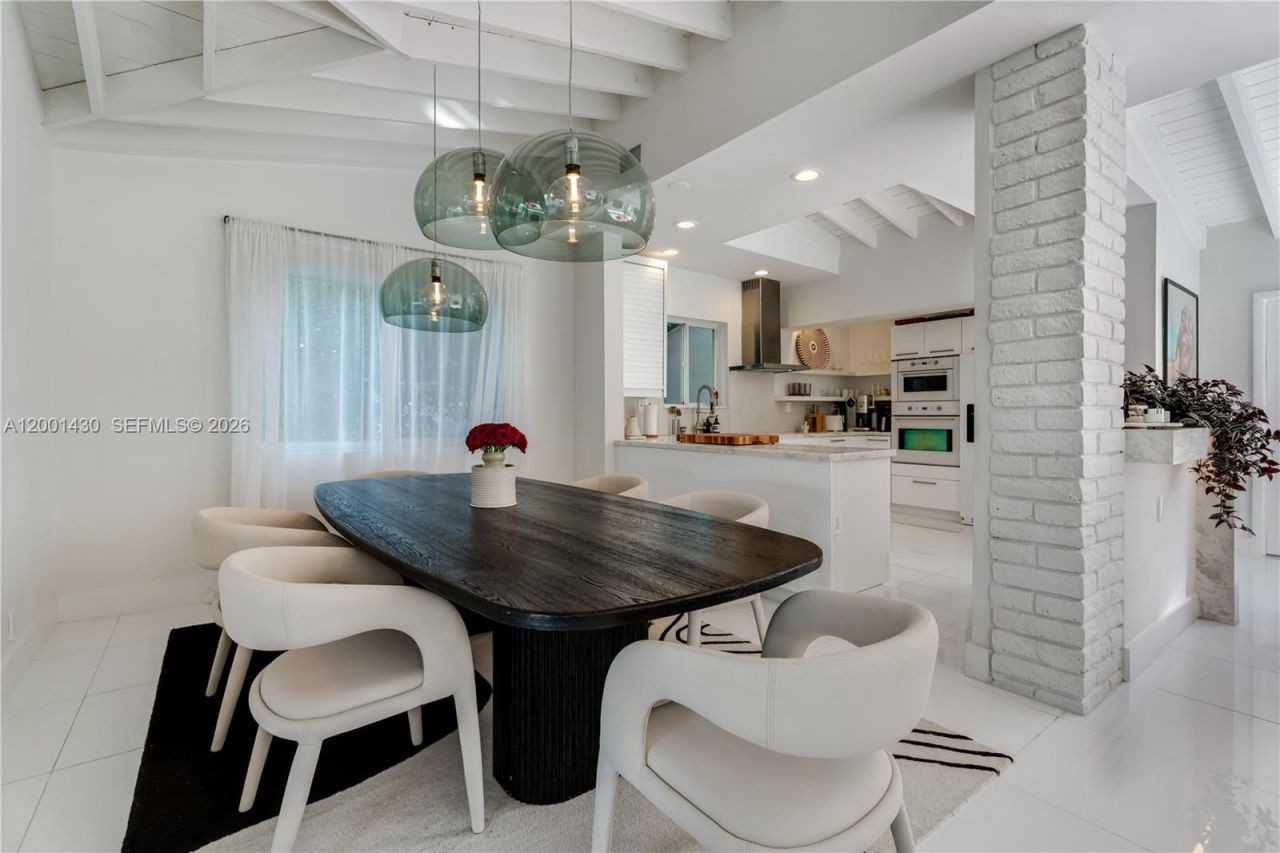 7501 W Adventure Ave, North Bay Village, FL 33141 Photo