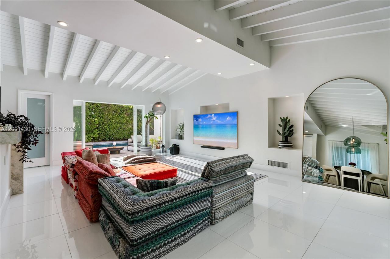 7501 W Adventure Ave, North Bay Village, FL 33141 Photo