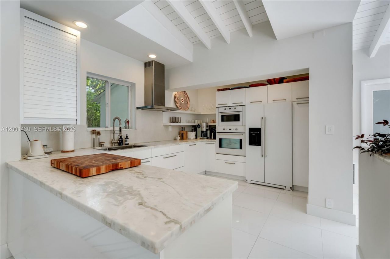 7501 W Adventure Ave, North Bay Village, FL 33141 Photo