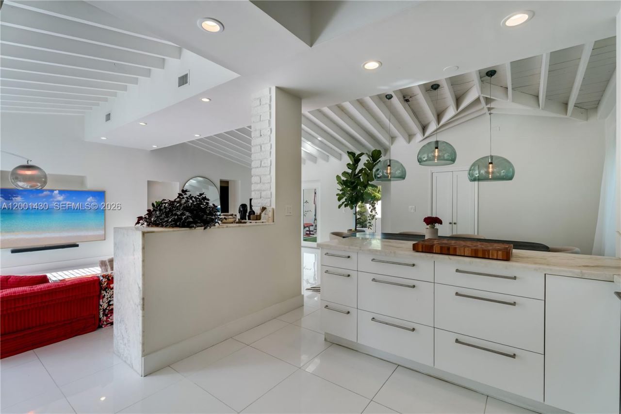 7501 W Adventure Ave, North Bay Village, FL 33141 Photo