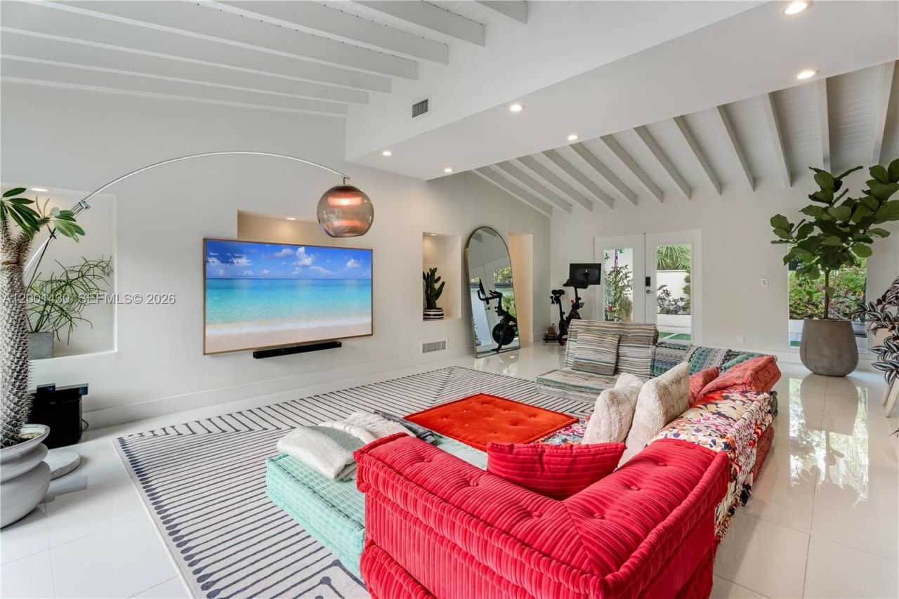 7501 W Adventure Ave, North Bay Village, FL 33141 Photo