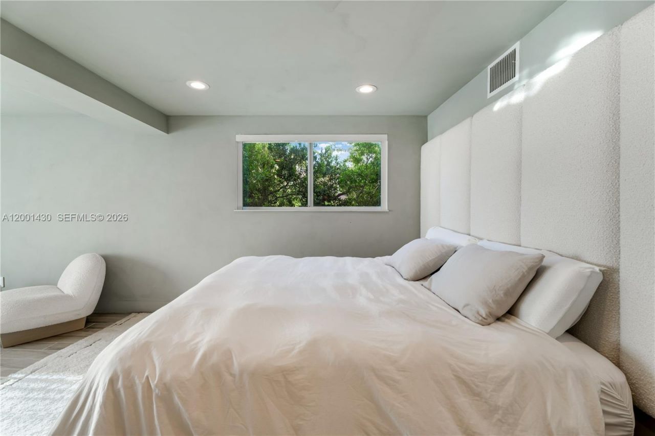 7501 W Adventure Ave, North Bay Village, FL 33141 Photo