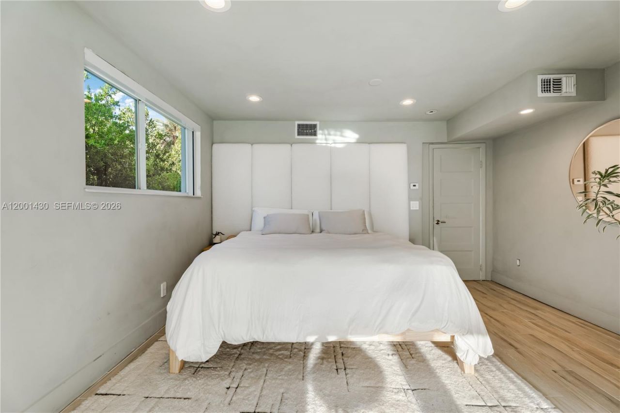 7501 W Adventure Ave, North Bay Village, FL 33141 Photo