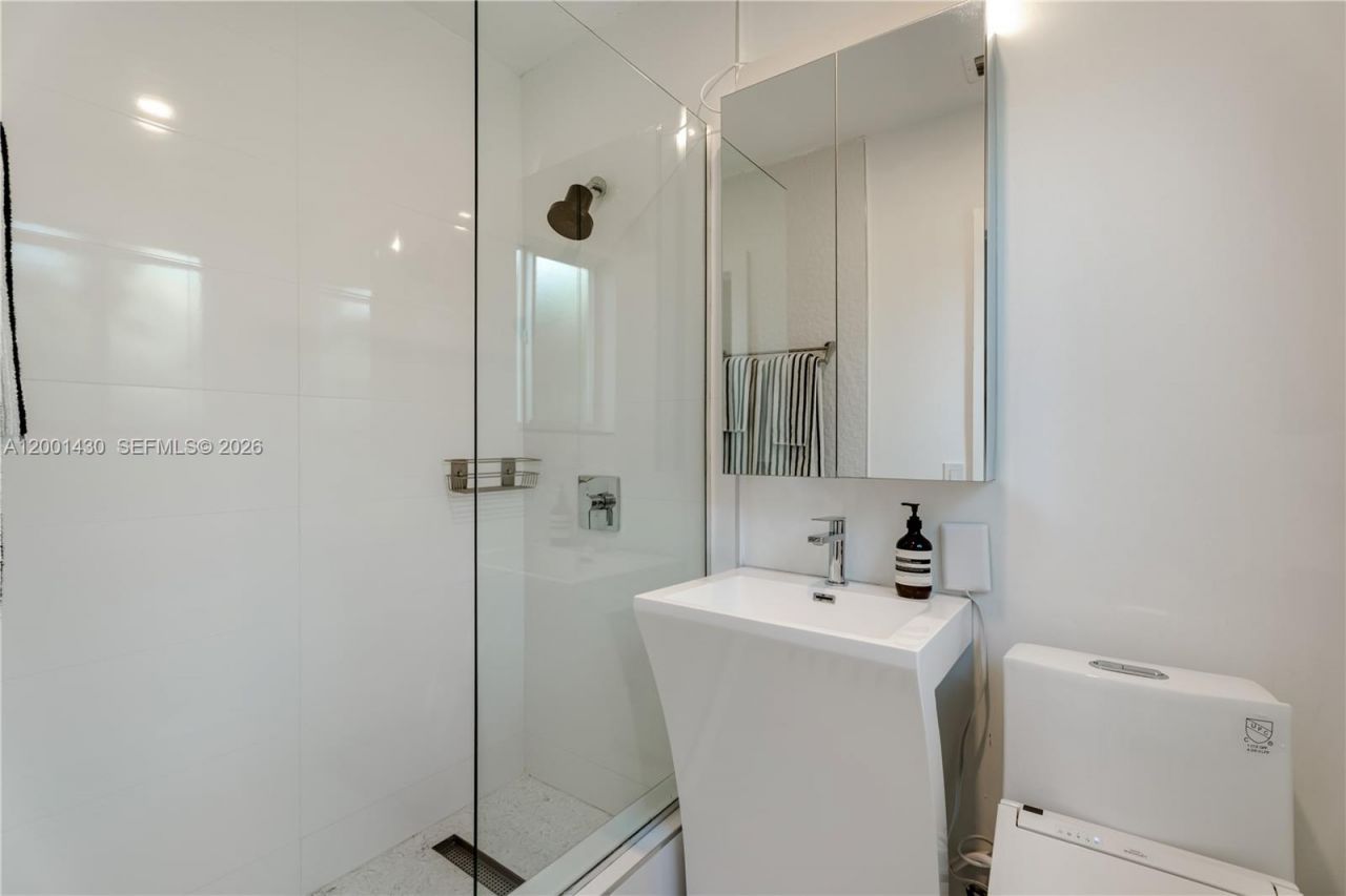 7501 W Adventure Ave, North Bay Village, FL 33141 Photo