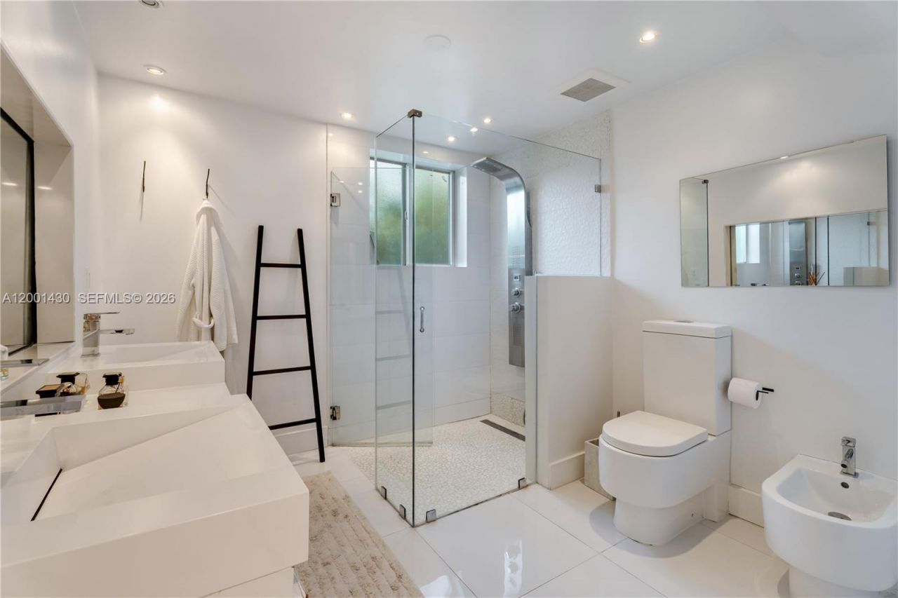 7501 W Adventure Ave, North Bay Village, FL 33141 Photo