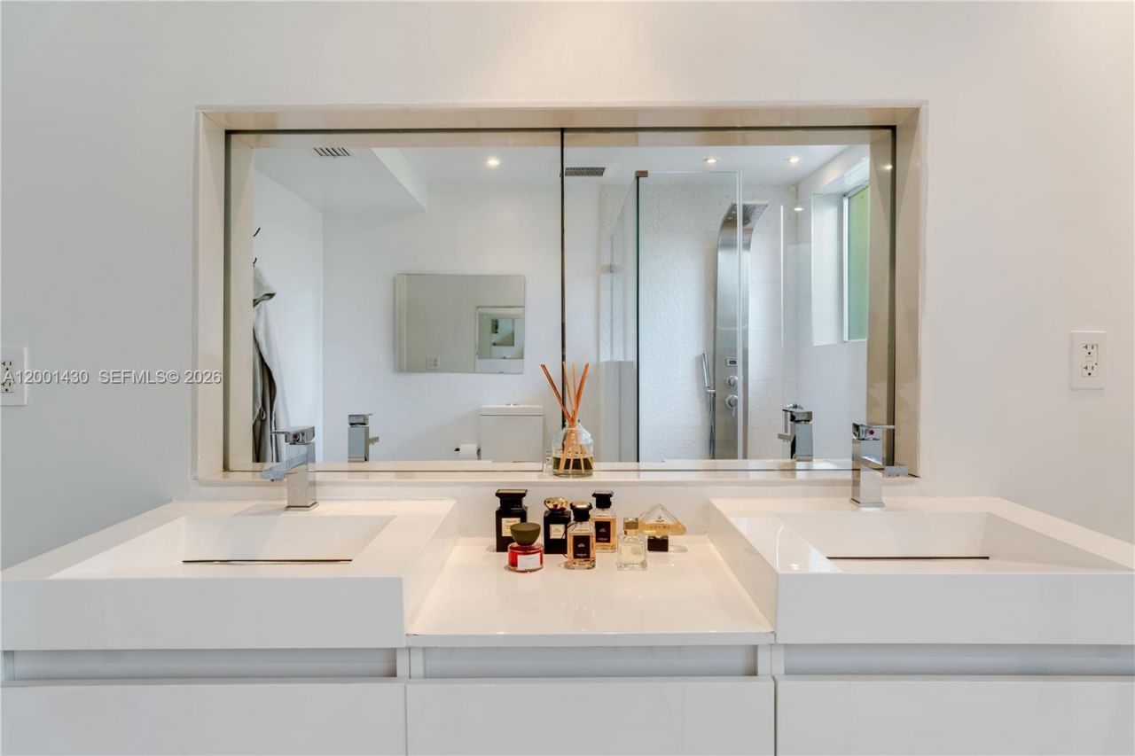 7501 W Adventure Ave, North Bay Village, FL 33141 Photo