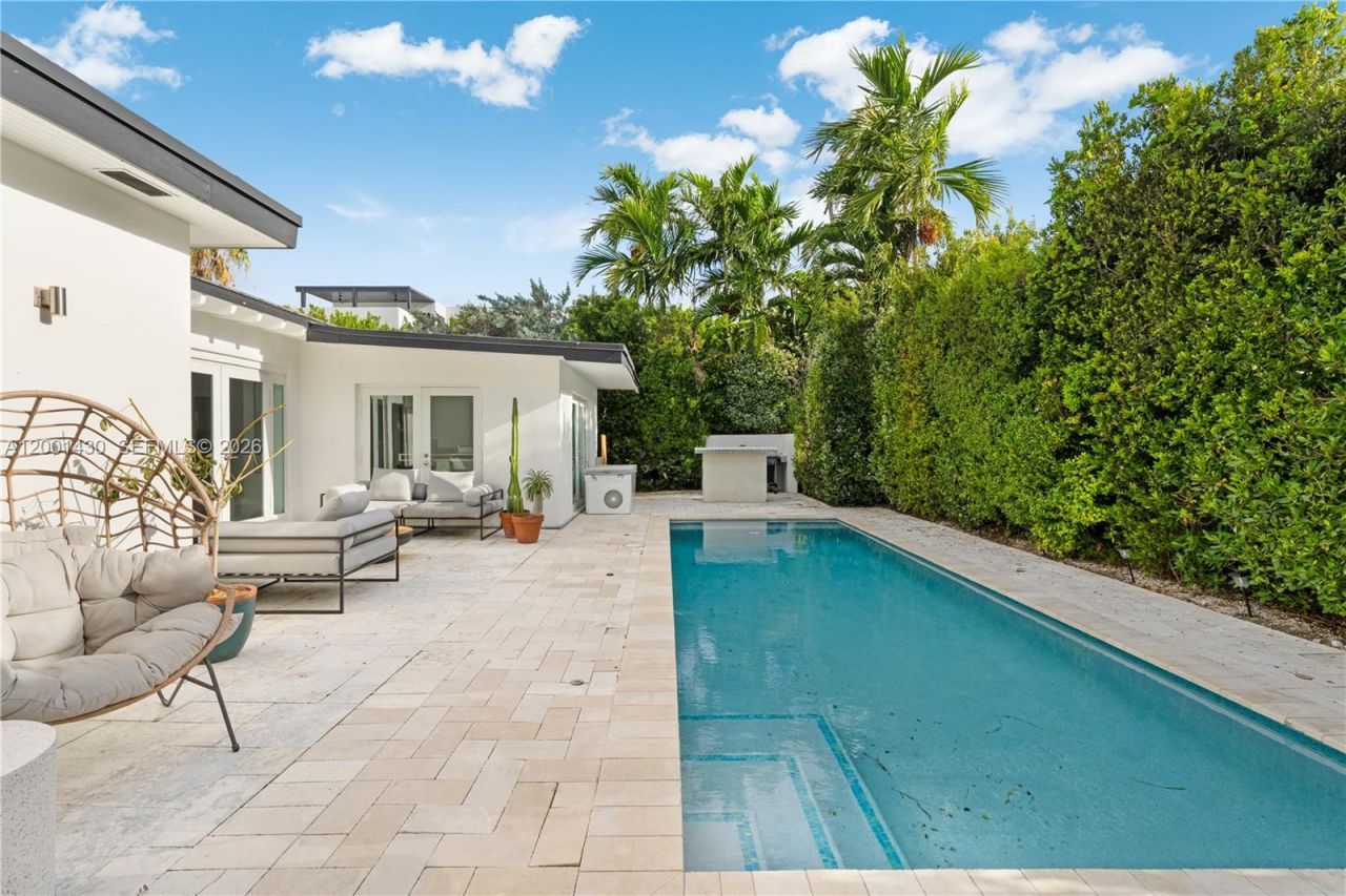 7501 W Adventure Ave, North Bay Village, FL 33141 Photo