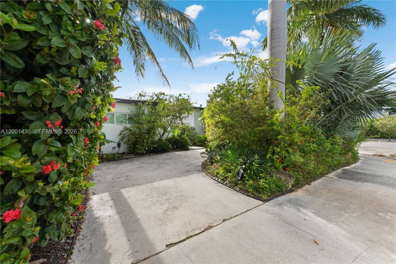 7501 W Adventure Ave, North Bay Village, FL 33141 Photo