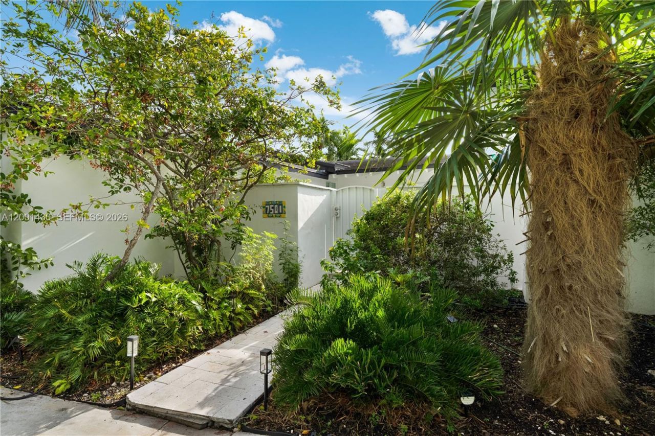 7501 W Adventure Ave, North Bay Village, FL 33141 Photo