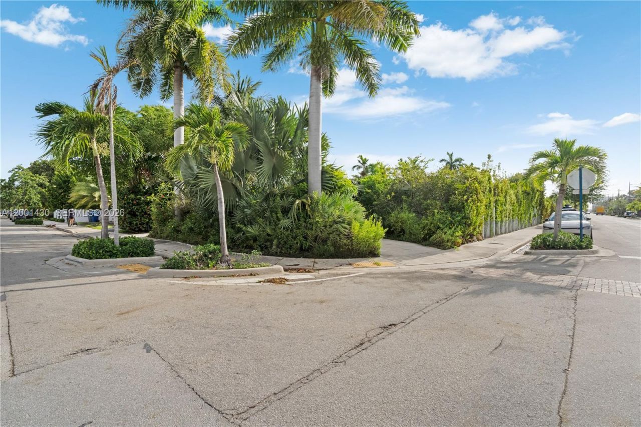 7501 W Adventure Ave, North Bay Village, FL 33141 Photo