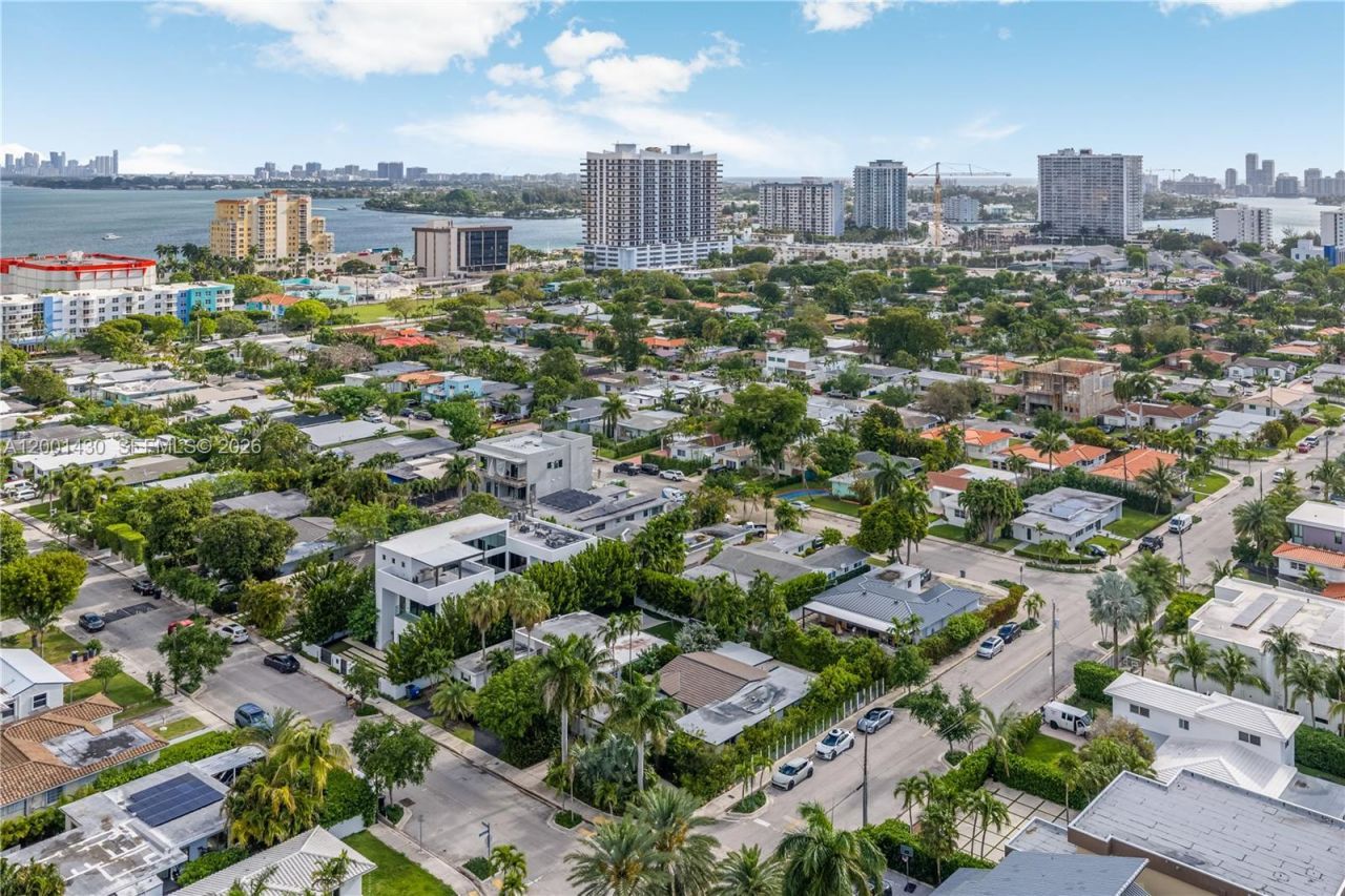 7501 W Adventure Ave, North Bay Village, FL 33141 Photo