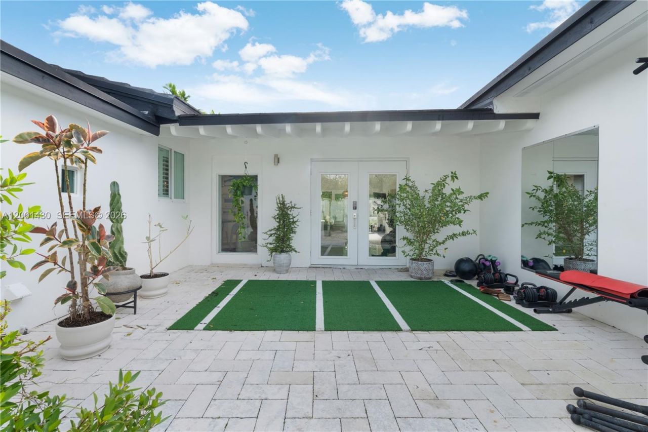 7501 W Adventure Ave, North Bay Village, FL 33141 Photo