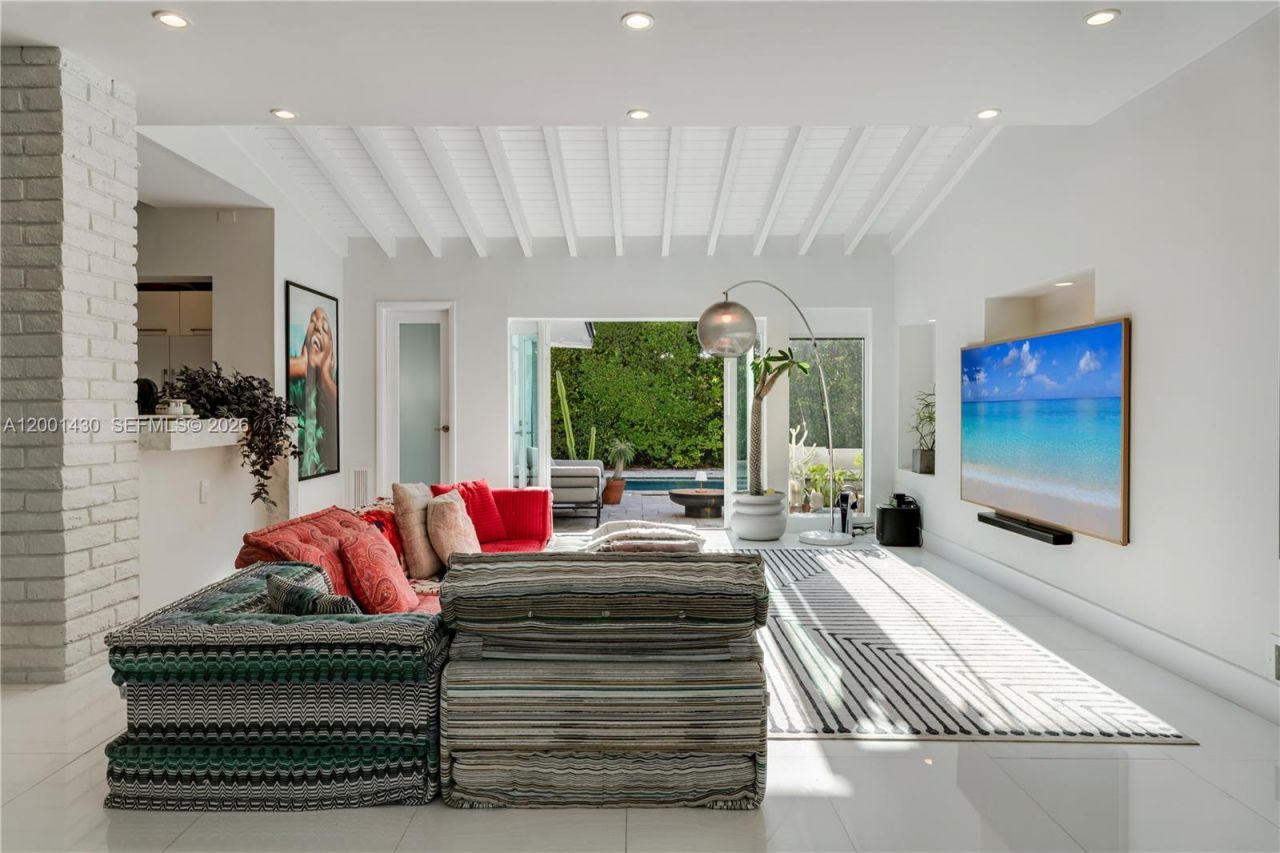 7501 W Adventure Ave, North Bay Village, FL 33141 Photo