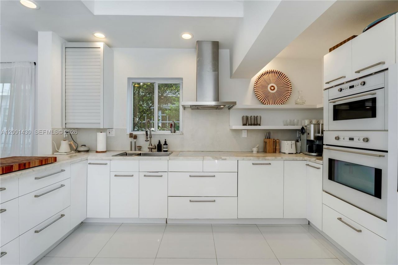 7501 W Adventure Ave, North Bay Village, FL 33141 Photo