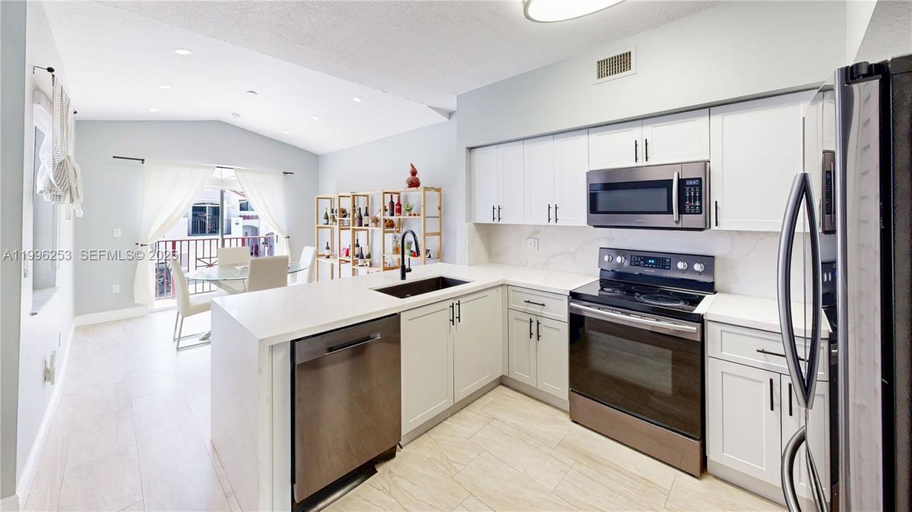 10101 SW 154th Cir Ct, Unit 107, Miami, FL 33196 Photo