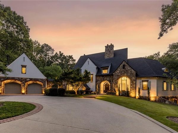 1395 Hearst Drive NE, Brookhaven, GA 30319