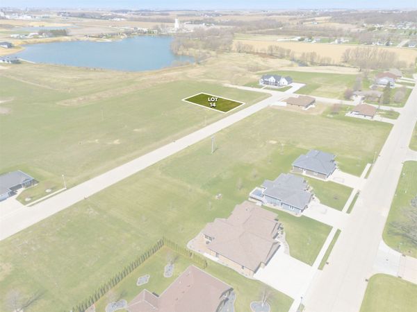 628 8th ST SW, Dyersville, IA 52040