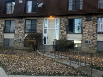 162 S Waters Edge Drive Glendale Heights, IL 60139