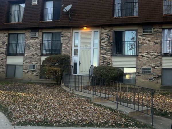 162 S Waters Edge Drive, Unit 301, Glendale Heights, IL 60139