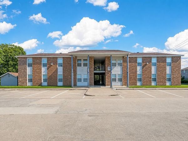 319 SE 3rd Street, Unit 104, Grand Prairie, TX 75051