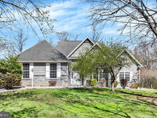 935 SILVER LAKE ROAD, LEWISBERRY, PA 17339