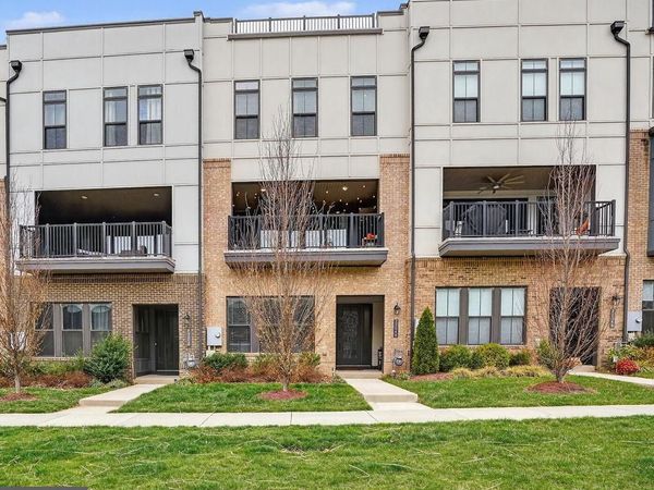 23048 LAVALLETTE SQUARE, BRAMBLETON, VA 20148