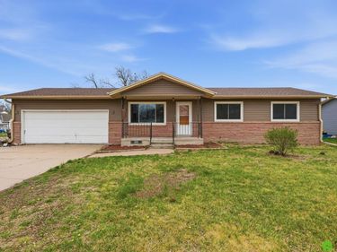 420 12th Street , Aurora, NE 68818