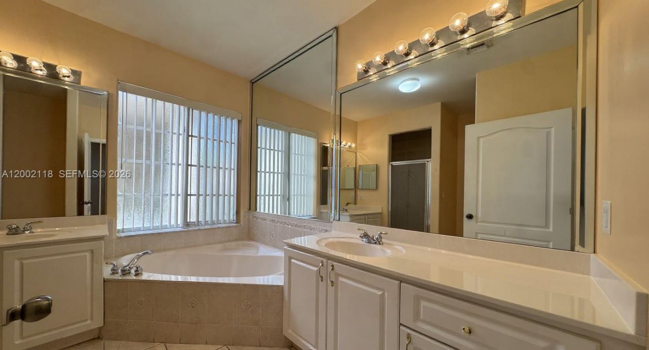 15339 SW 32nd Ter, Unit 15339, Miami, FL 33185 Photo