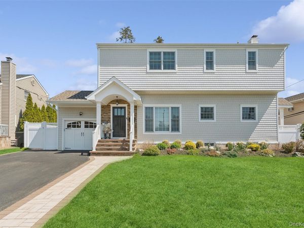 10 Lever Place , Plainview, NY 11803