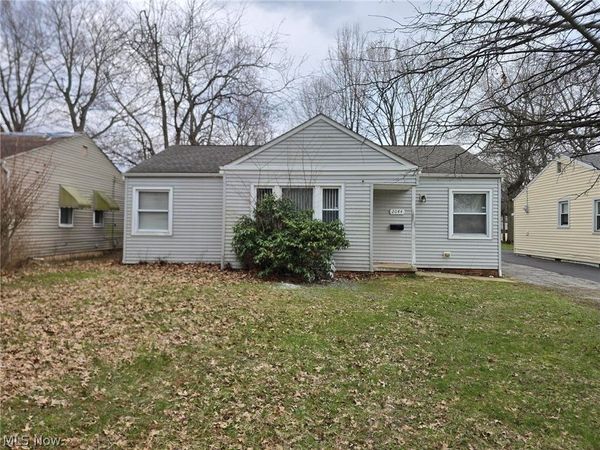 2044 N Green Road , Cleveland, OH 44121