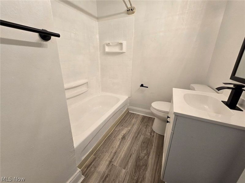 2044 N Green Road , Cleveland, OH 44121 Photo 14