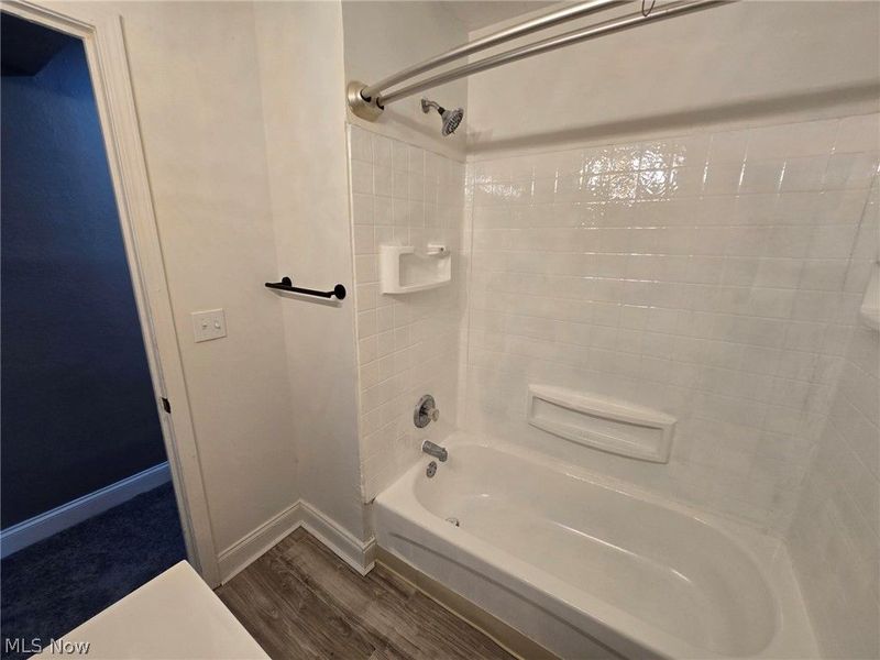 2044 N Green Road , Cleveland, OH 44121 Photo 15