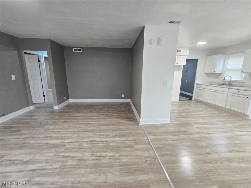 2044 N Green Road , Cleveland, OH 44121 Photo 4