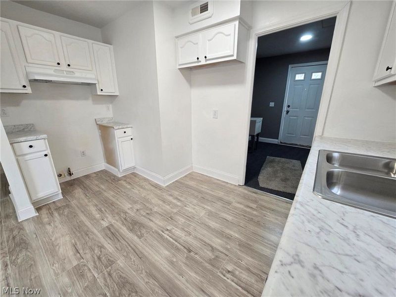 2044 N Green Road , Cleveland, OH 44121 Photo 7