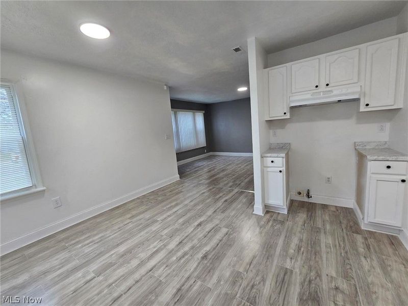 2044 N Green Road , Cleveland, OH 44121 Photo 8