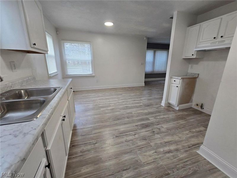 2044 N Green Road , Cleveland, OH 44121 Photo 9