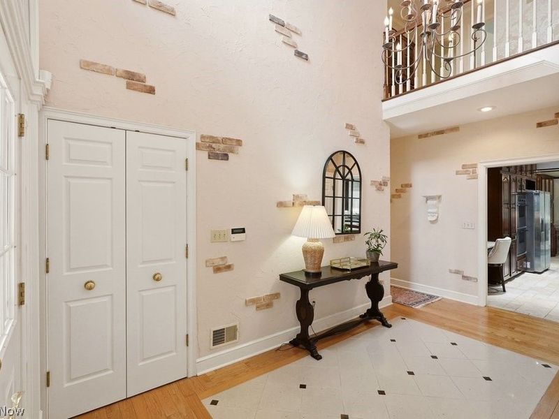 7751 Chagrin Road, Chagrin Falls, OH 44023 Photo 2