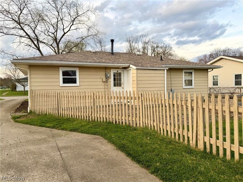 496 Crickett Road, Chardon, OH 44024 Photo 2