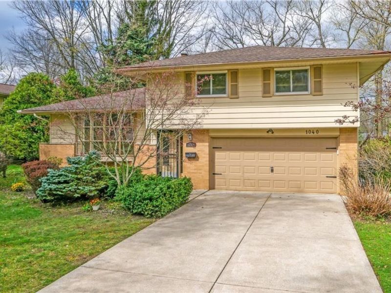 1040 Rose Boulevard, Highland Heights, OH 44143 Photo 2