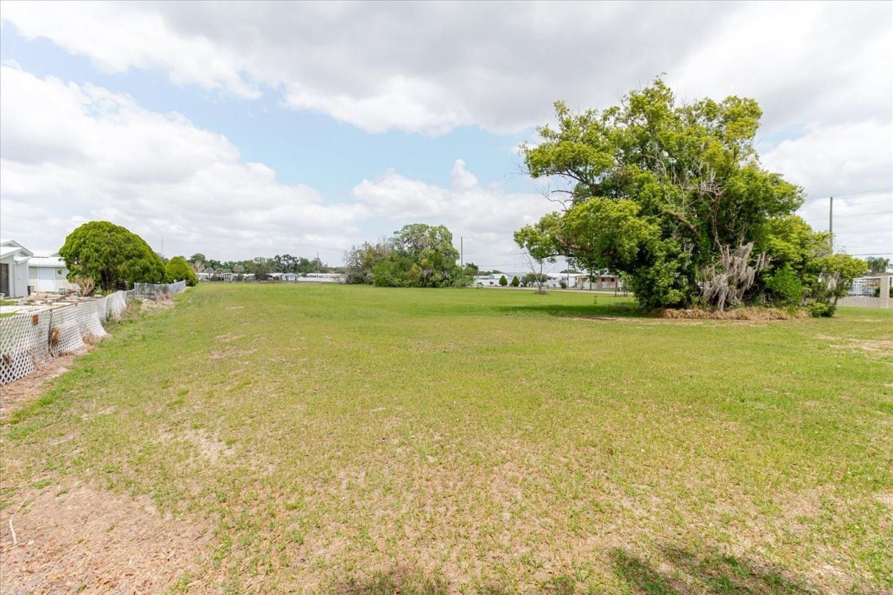 5407 Dean Dairy Rd, Zephyrhills, FL 33541 Photo