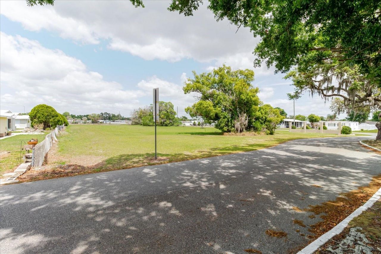 5407 Dean Dairy Rd, Zephyrhills, FL 33541 Photo